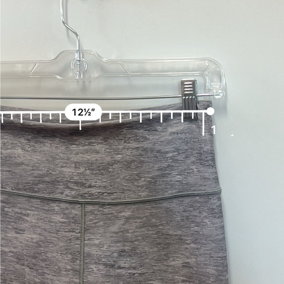 Peloton grey sparkle and striped leggings leggings 7/8 length size medium - Picture 8 of 10